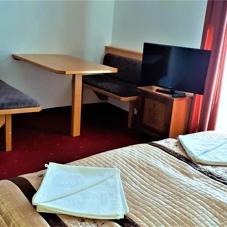Hotel Alpinum Treffen Exteriér fotografie
